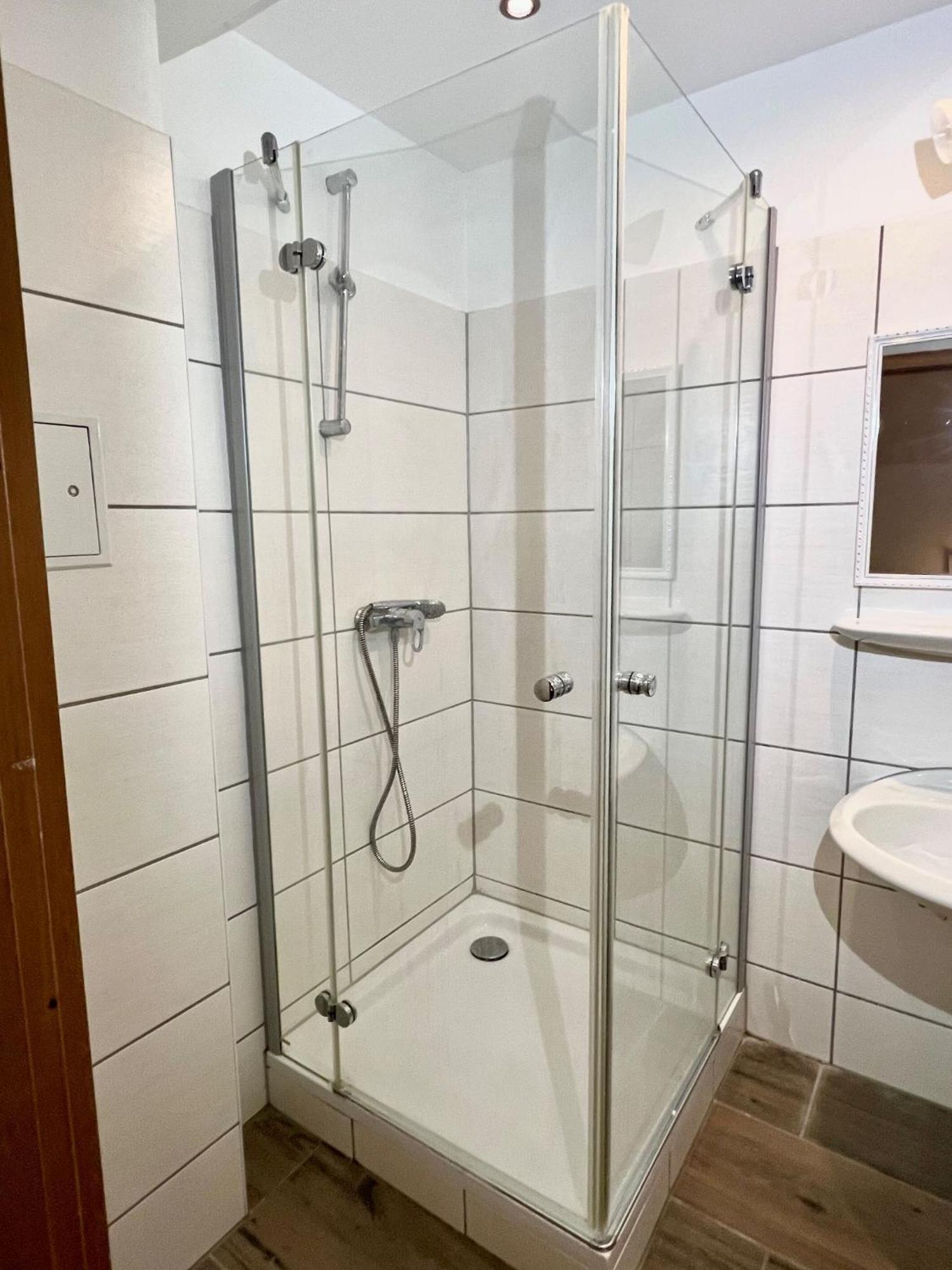 Hotel Neo Cologne Bonn Airport เริสราท ภายนอก รูปภาพ